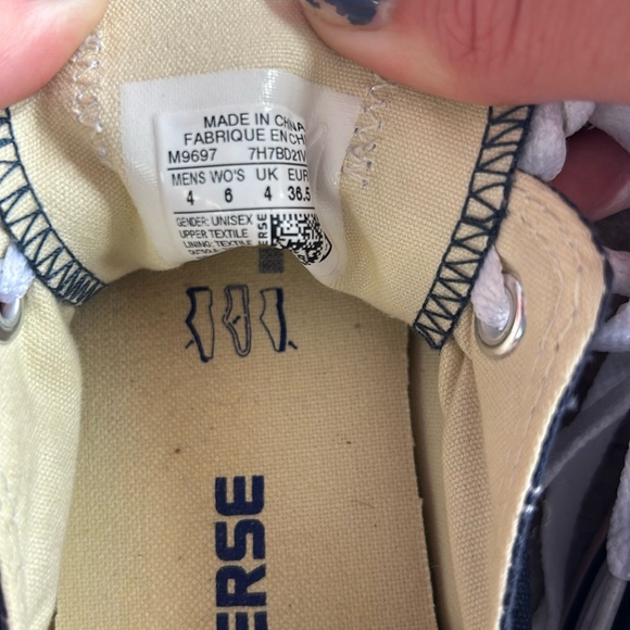 COPY - EUC-like new navy and white All Star Converse - Picture 6 of 6